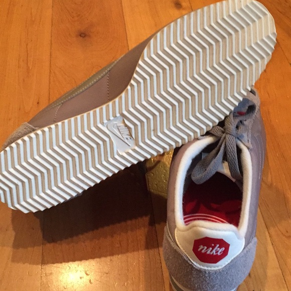 Nike Cortez Shoes - Picture 4 of 5